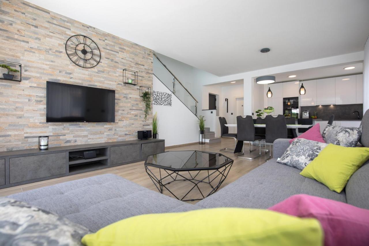 Villa Supernus With Heated Pool Башка Екстер'єр фото