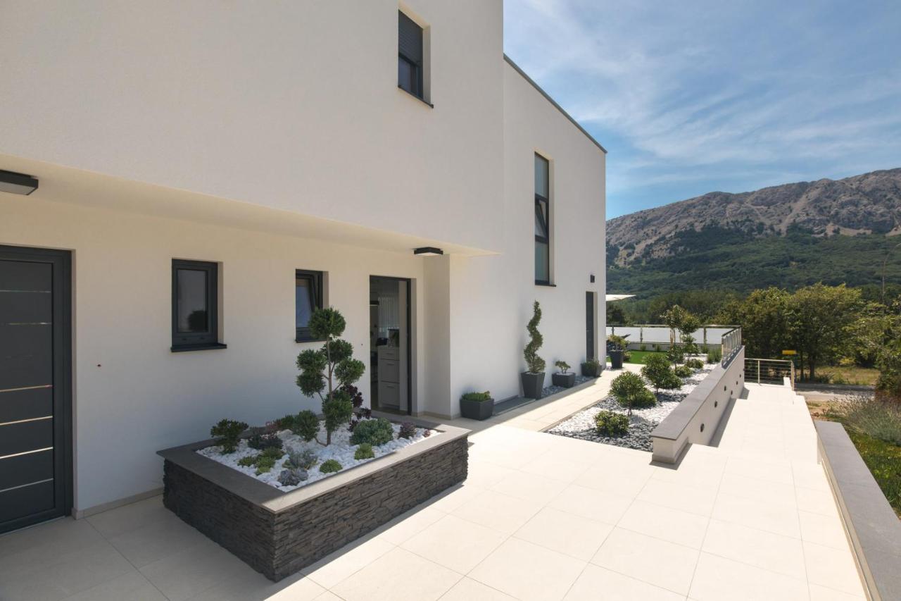 Villa Supernus With Heated Pool Башка Екстер'єр фото