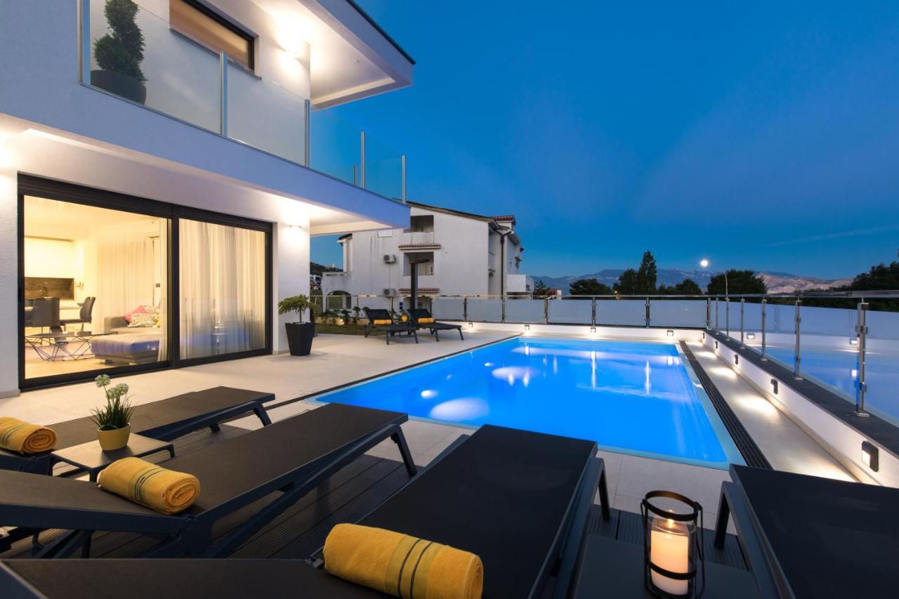 Villa Supernus With Heated Pool Башка Екстер'єр фото