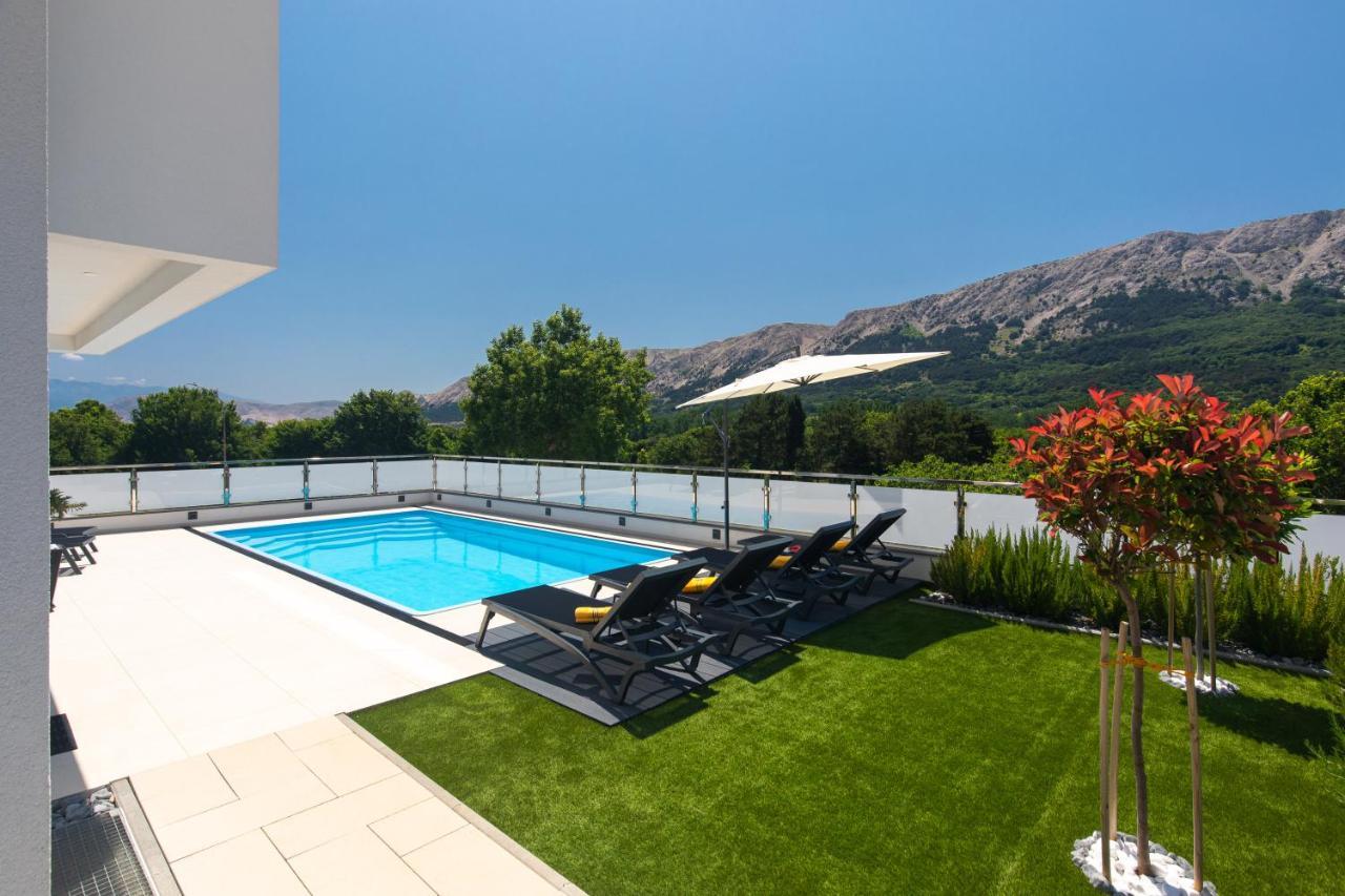 Villa Supernus With Heated Pool Башка Екстер'єр фото