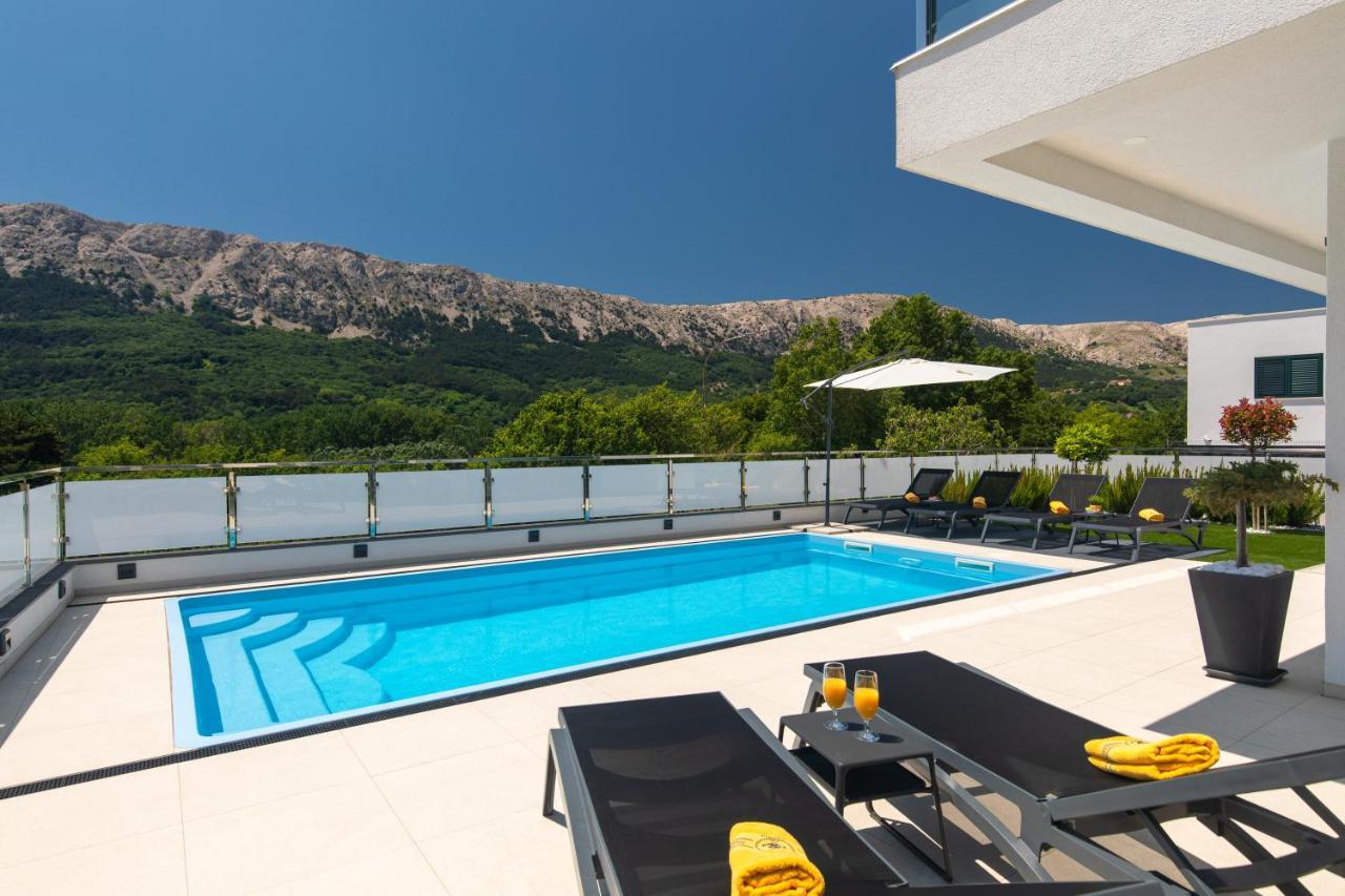 Villa Supernus With Heated Pool Башка Екстер'єр фото