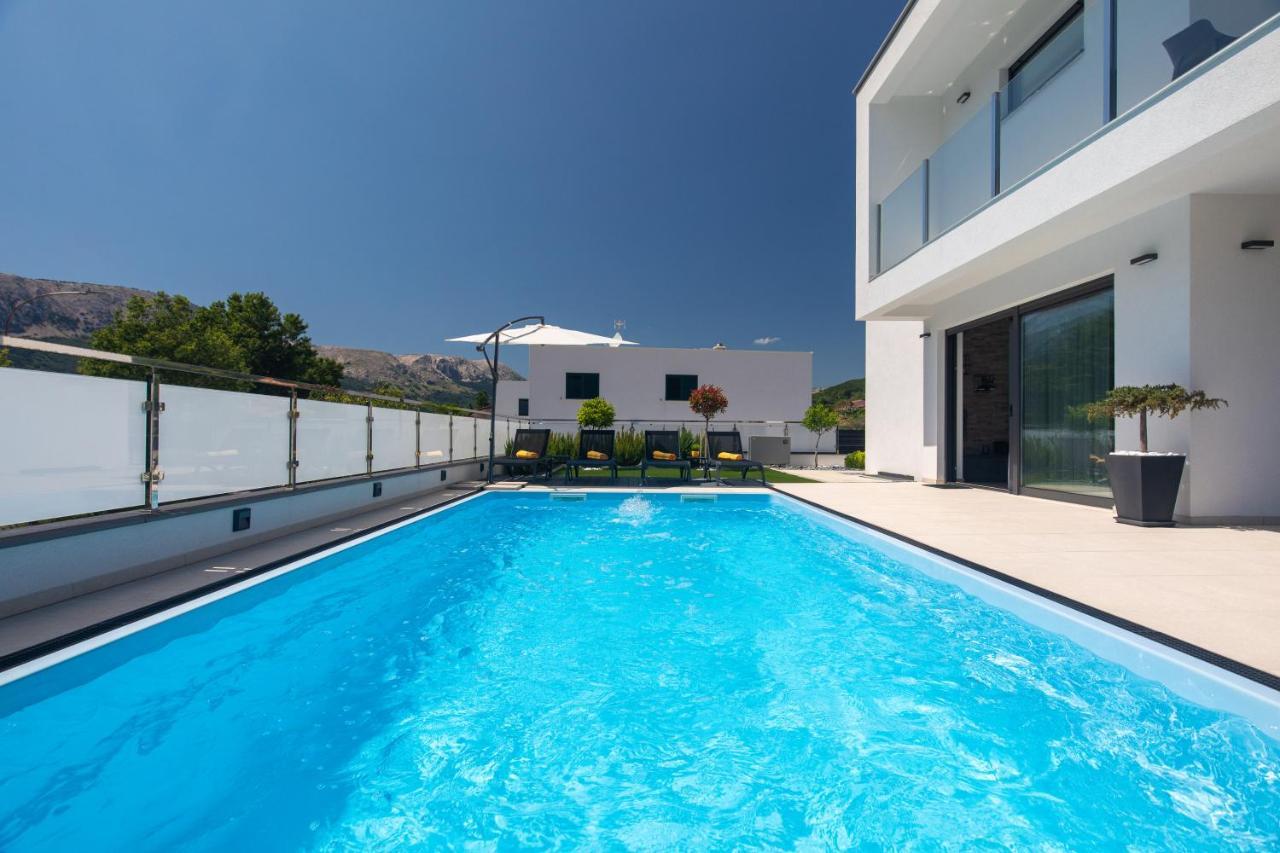 Villa Supernus With Heated Pool Башка Екстер'єр фото