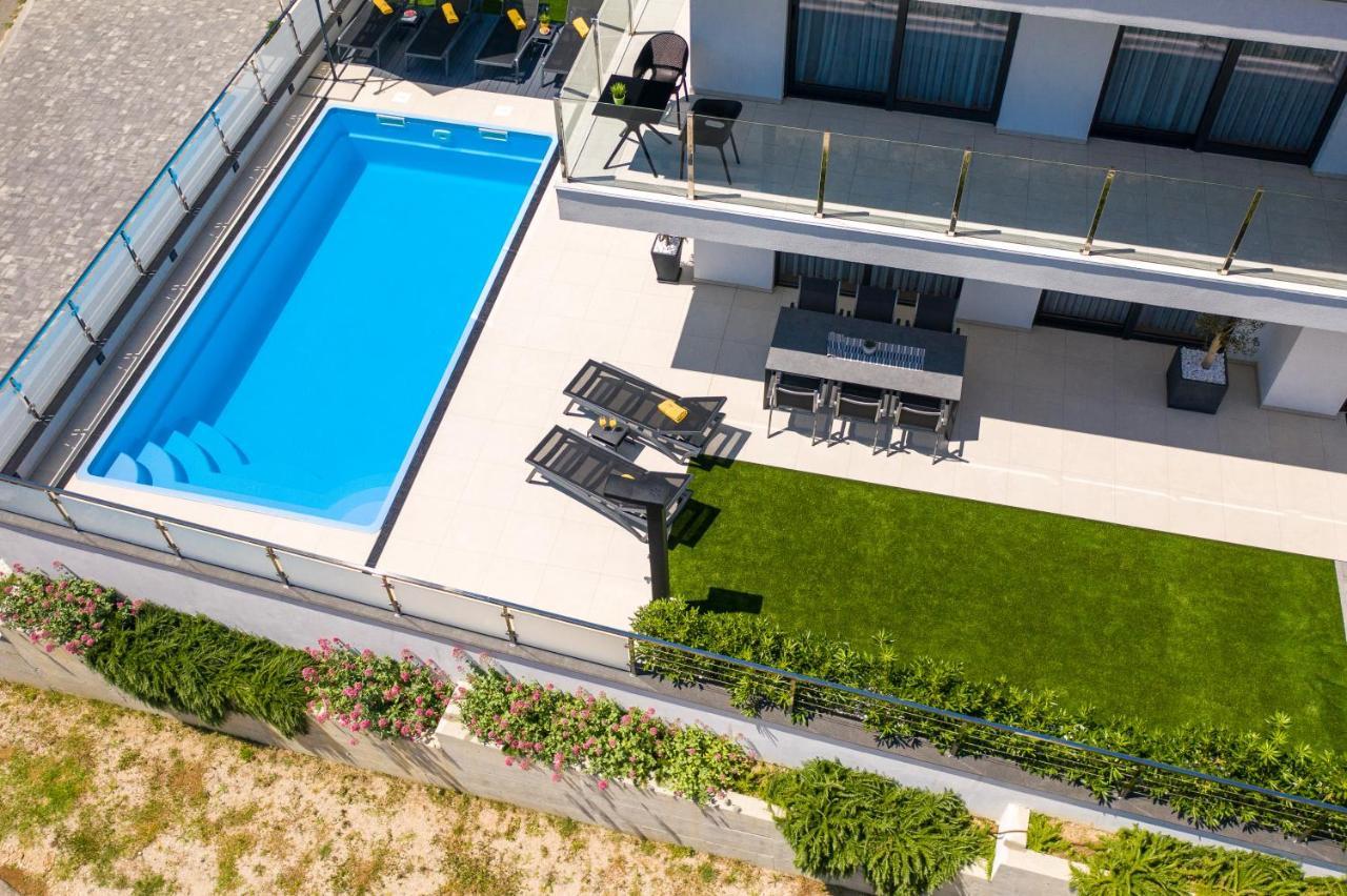 Villa Supernus With Heated Pool Башка Екстер'єр фото