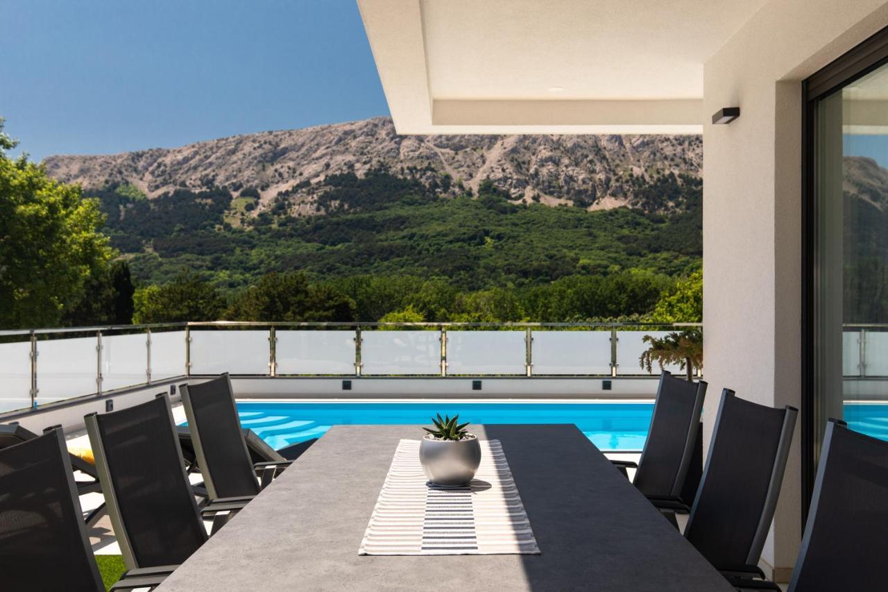 Villa Supernus With Heated Pool Башка Екстер'єр фото